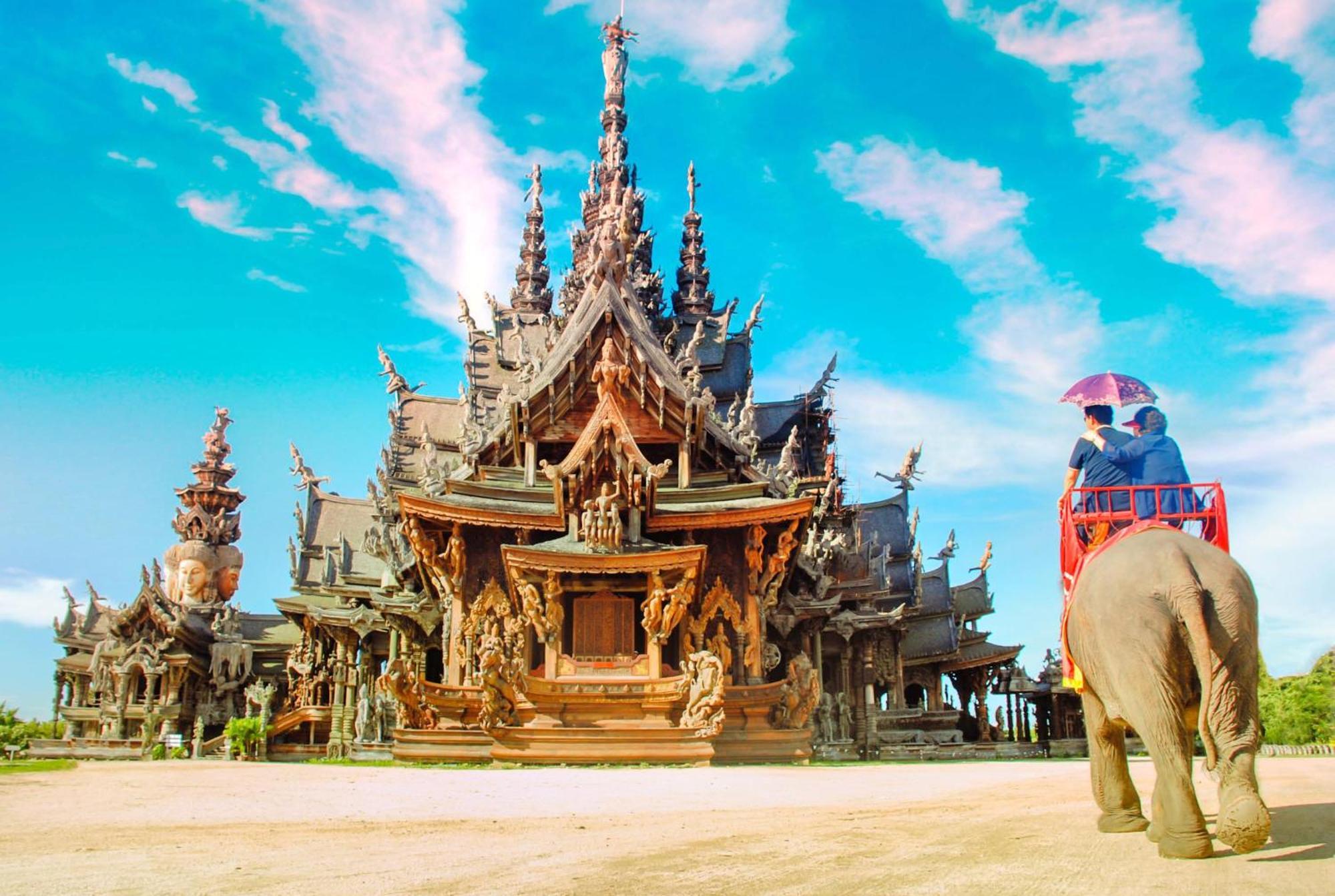 Location In Pattaya, Sky Pool & Infinity Edge * Pattaya